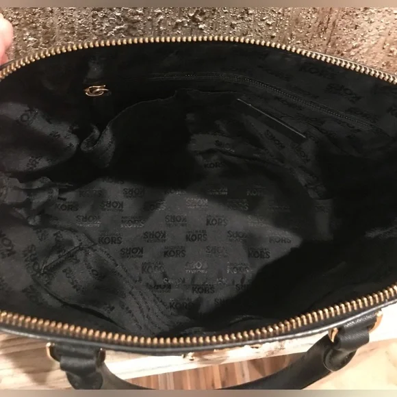 MICHAEL KORS Cindy Large Leather Dome Satchel Black Handbag/Crossbody W/Gold - Picture 14 of 17